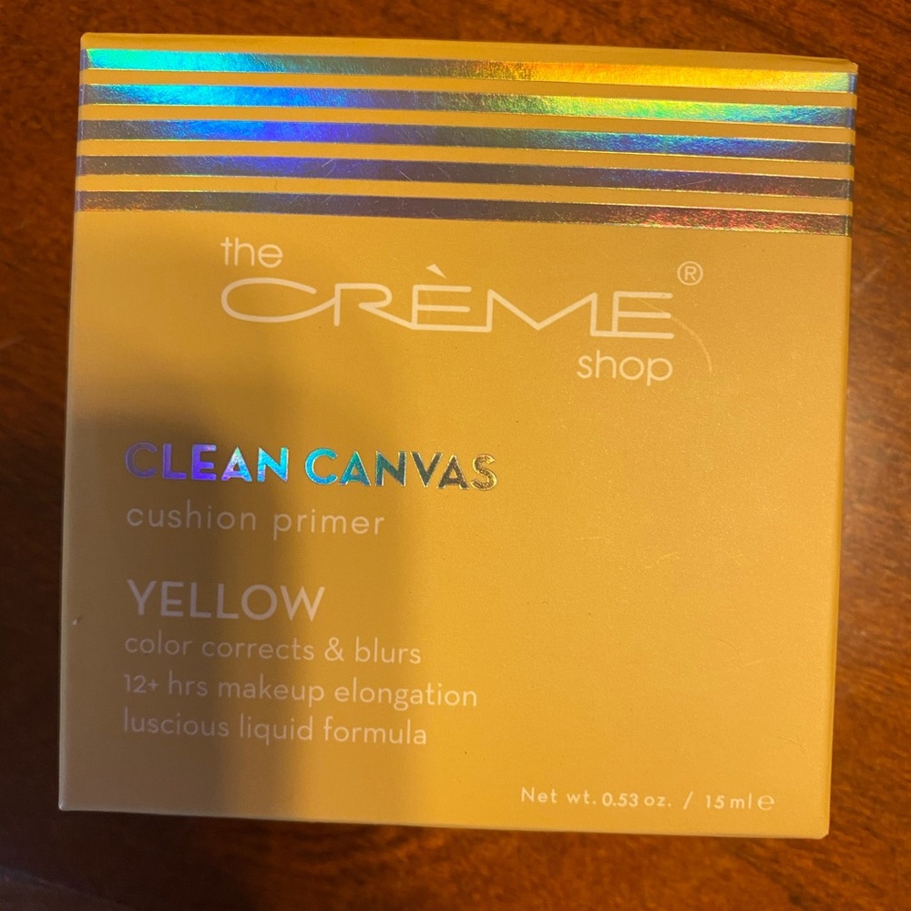 Color correcting primer with applicator